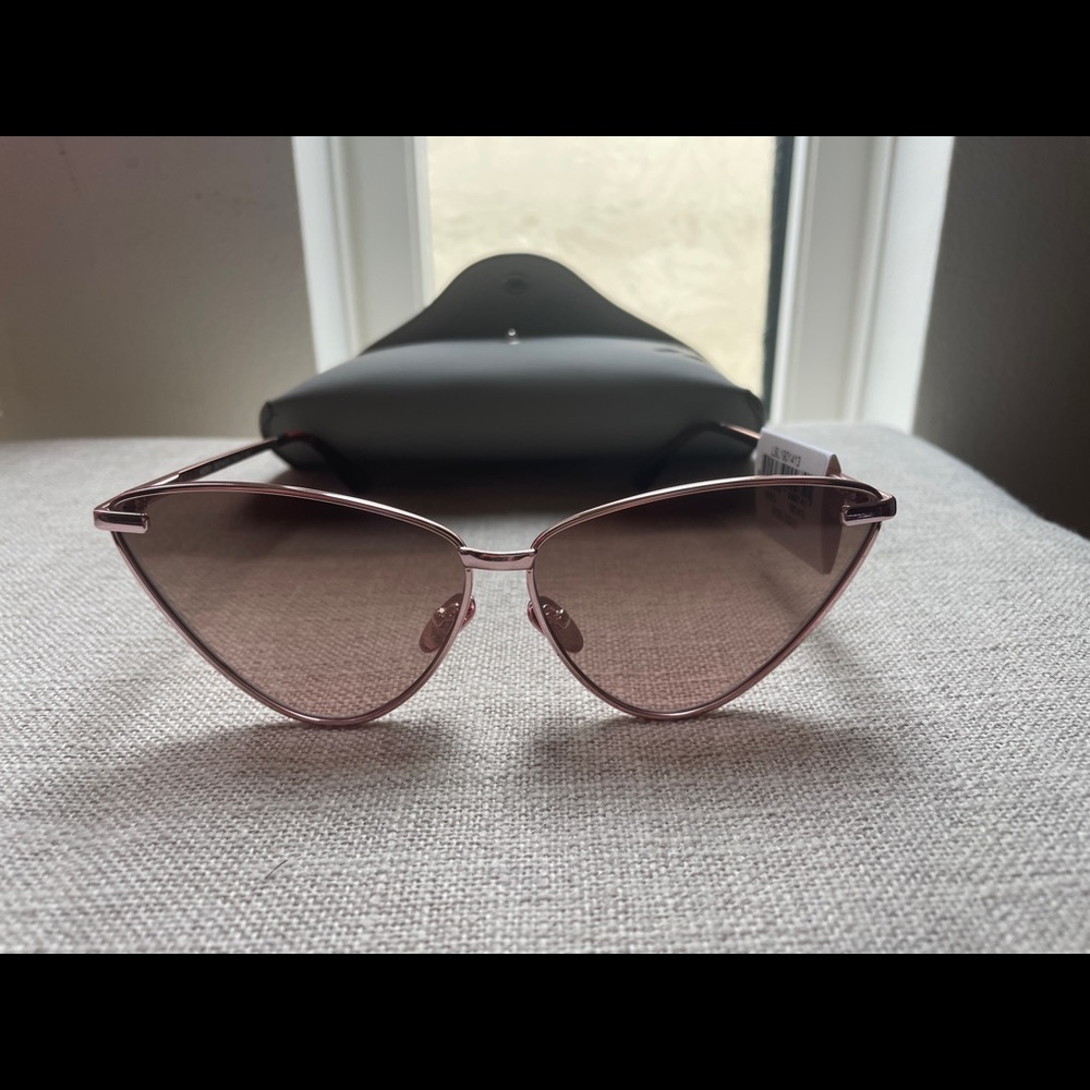 Le Specs Nero Sunglasses Rose Gold. New never been worn. Cat Eye Shape